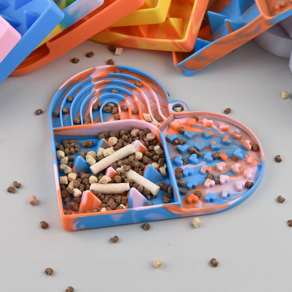 Bowlo -  Heart-Shaped Lick Mat