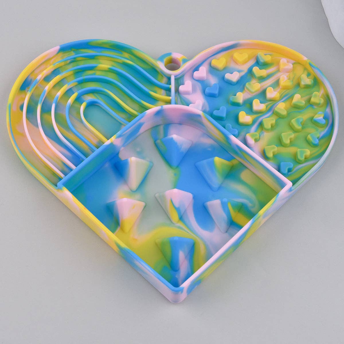 Bowlo -  Heart-Shaped Lick Mat