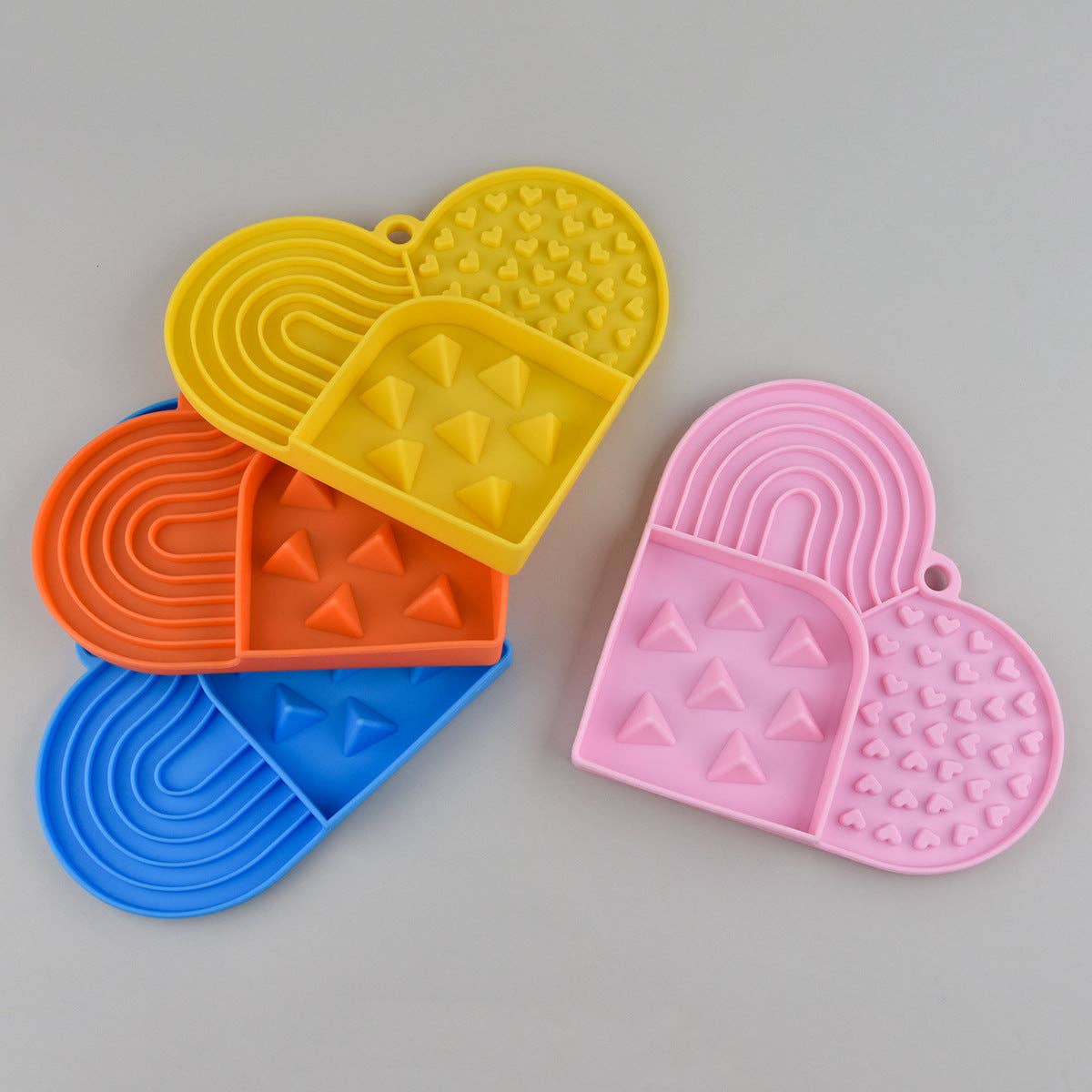 Bowlo -  Heart-Shaped Lick Mat