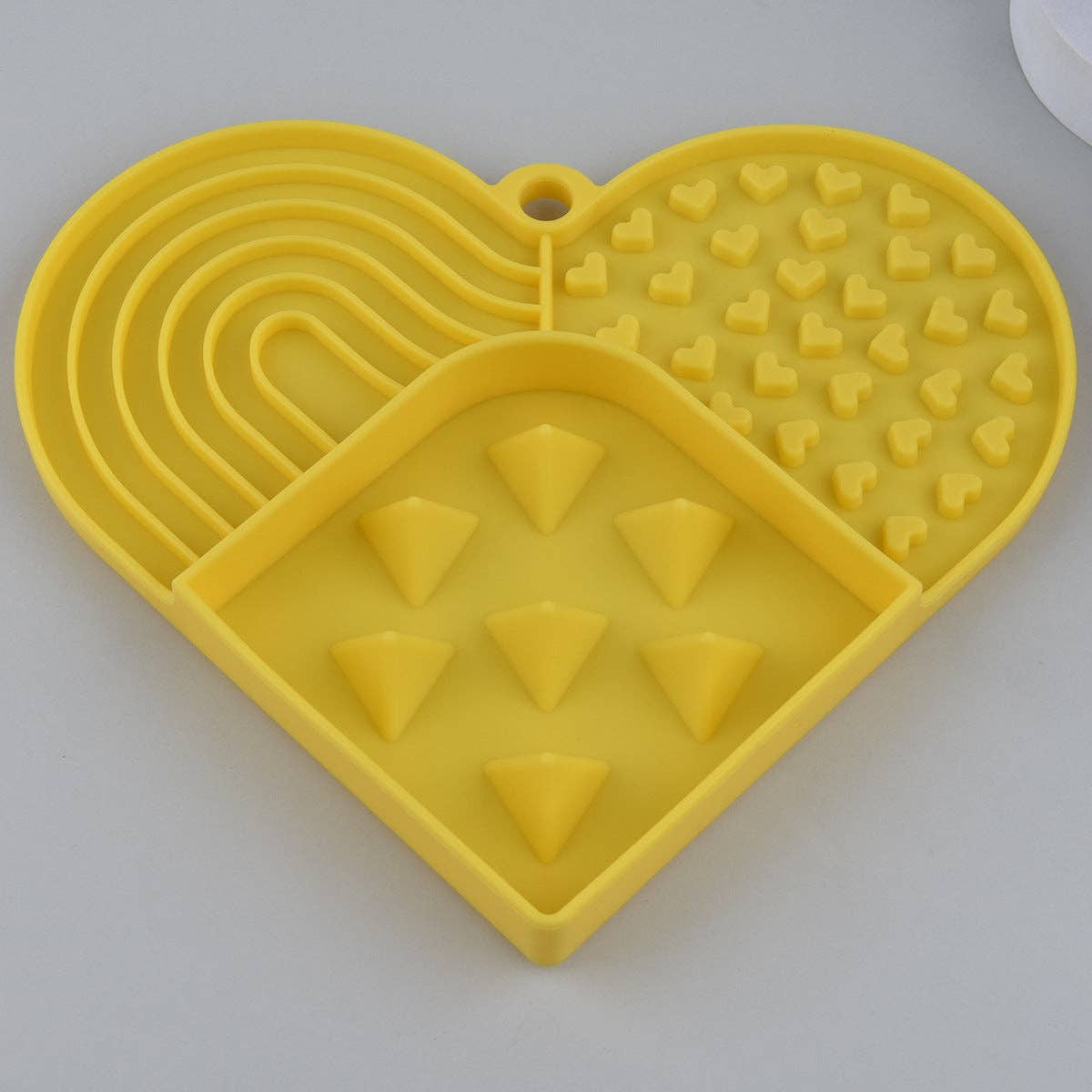 Bowlo -  Heart-Shaped Lick Mat