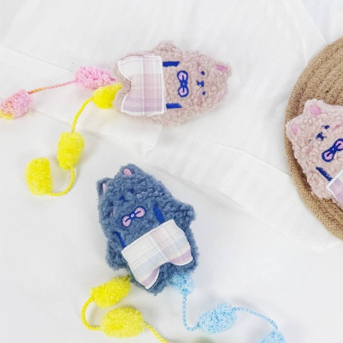 Moo - Plush Cat Toy with Interactive Pom Tail