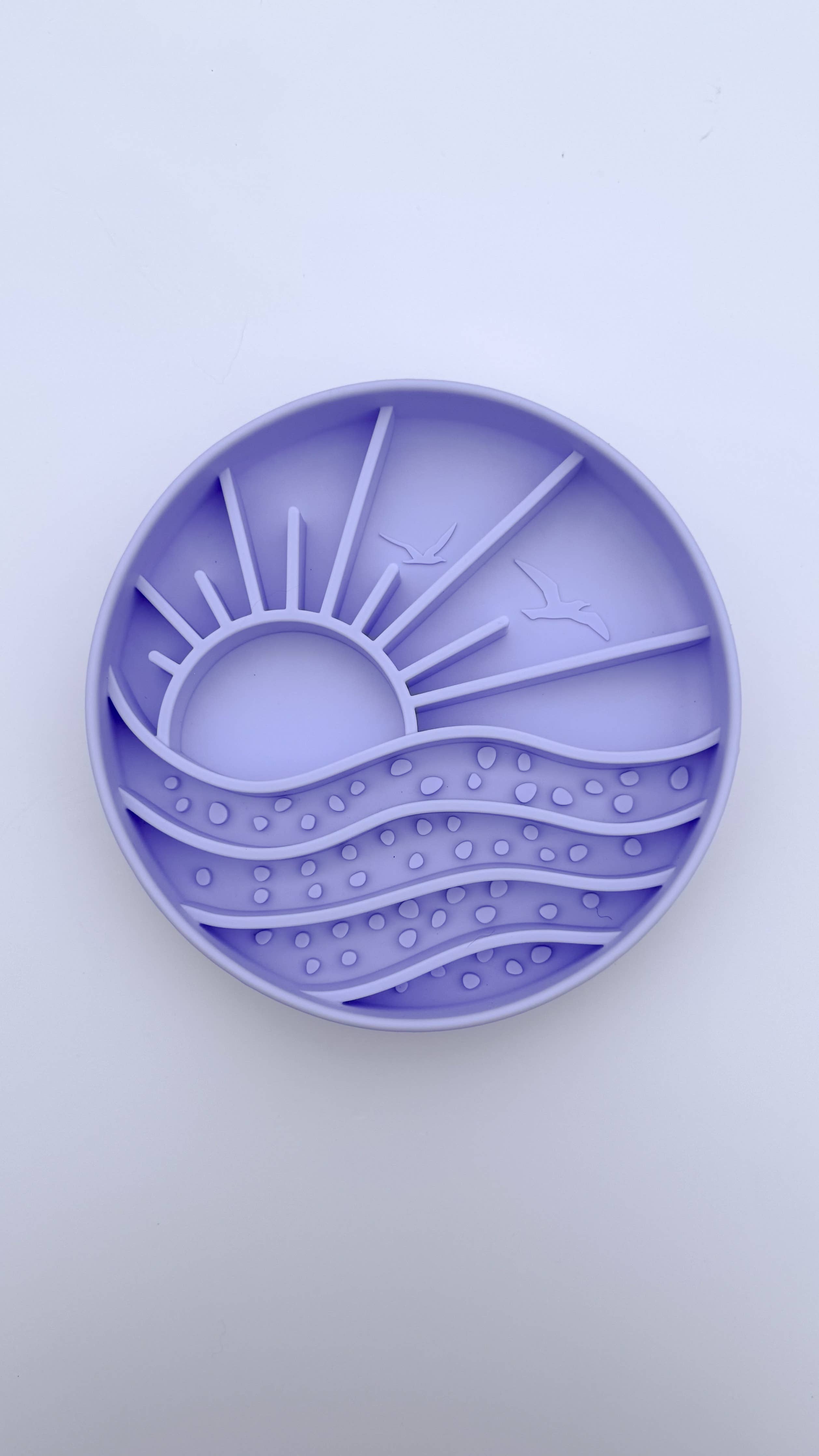 The Ocean Waves Slow Feeder