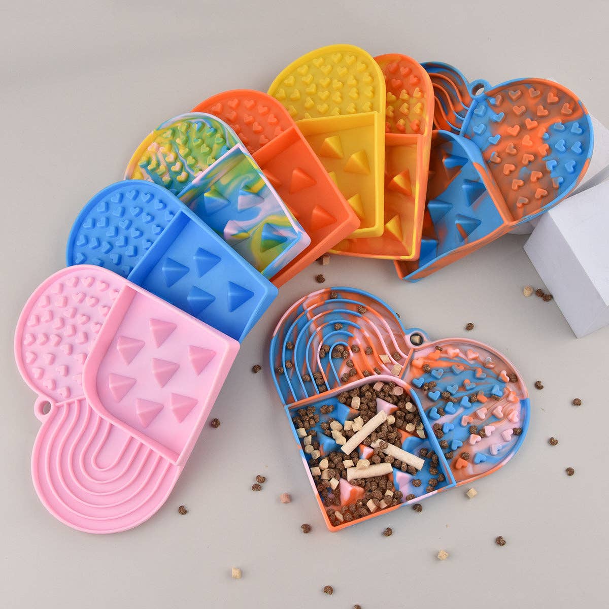 Bowlo -  Heart-Shaped Lick Mat