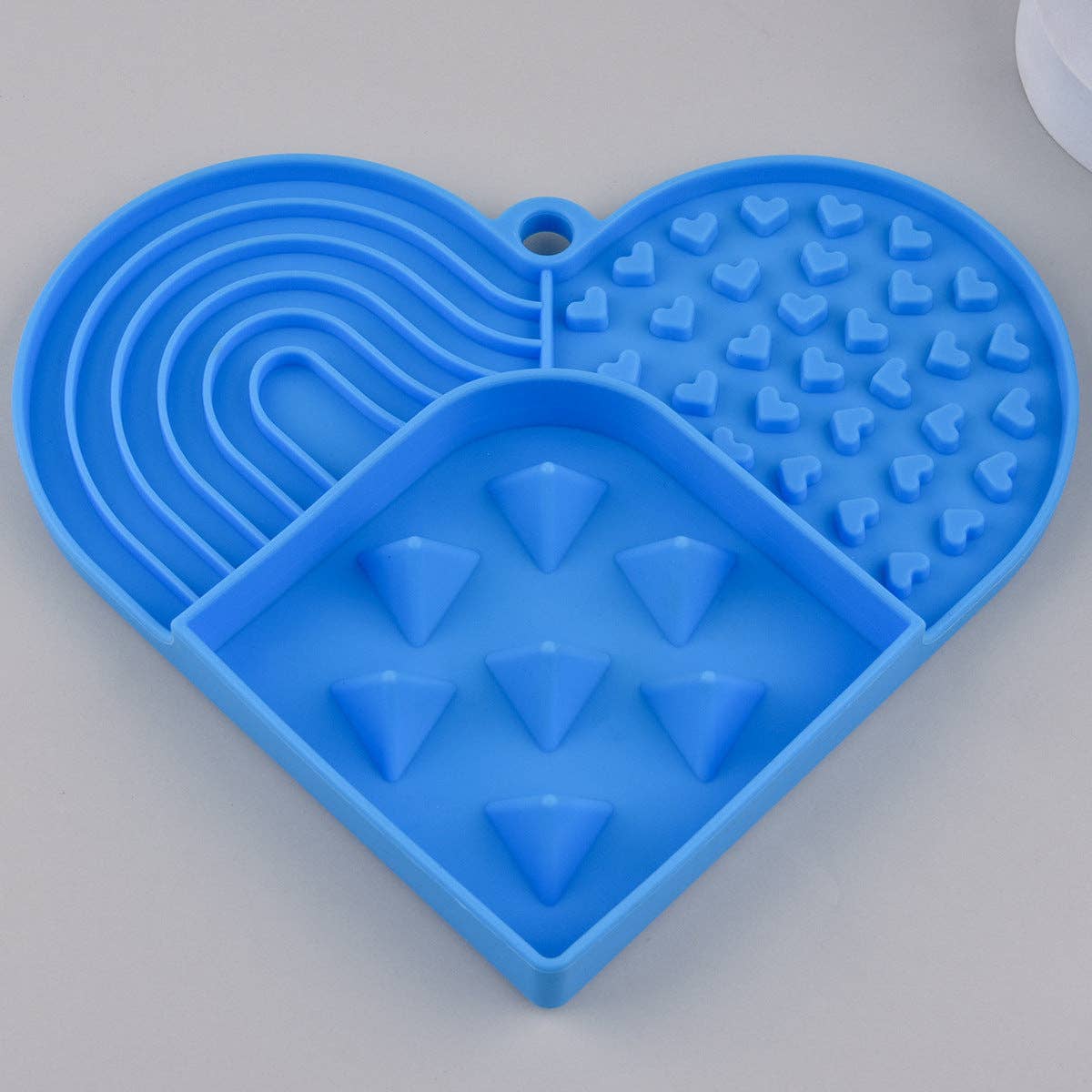Bowlo -  Heart-Shaped Lick Mat
